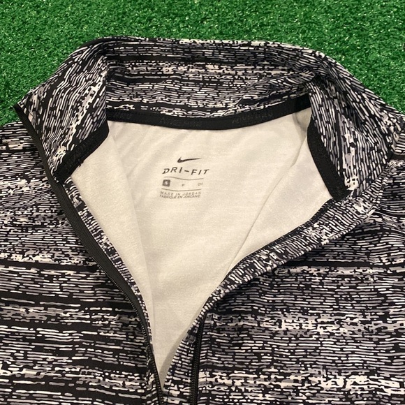 Nike Tops - Womens Nike Dri-Fit Longsleeve Quarter Zip. Size Small.